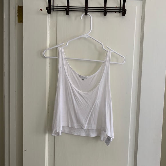 Aritzia Tops - Aritzia Talula White Crop Tank XXS Aritzia Tops - Aritzia Talula White Crop Tank XXS